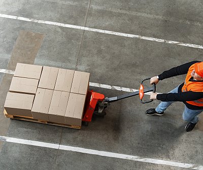 full-shot-man-working-construction