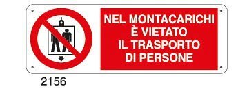Nel montacarichi è vietato il trasporto di persone